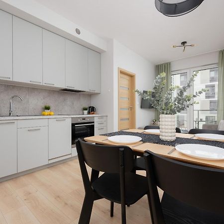 Stylish Apartments With Parking By Noclegi Renters วอร์ซอ ภายนอก รูปภาพ